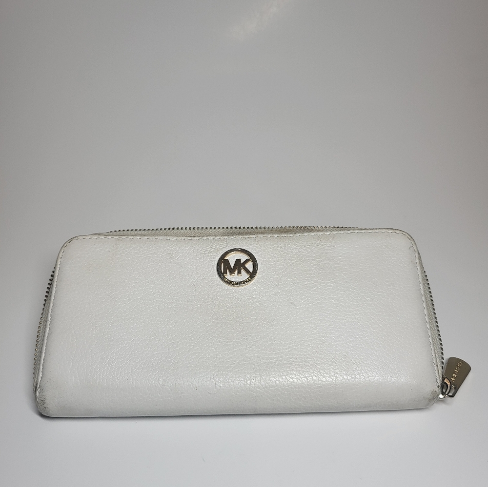 Michael Kors Fulton MK Beige Pebbled Leather MK Lining Zip Around Travel Wallet